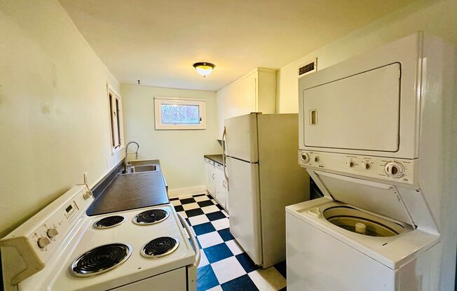 1 bed, 1 bath, $1,295, Unit 419 S 3rd St.  APT 4