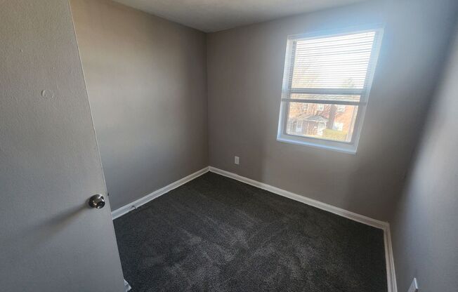 3 beds, 1 bath, 1,500 sqft, $1,300, Unit 1614-00