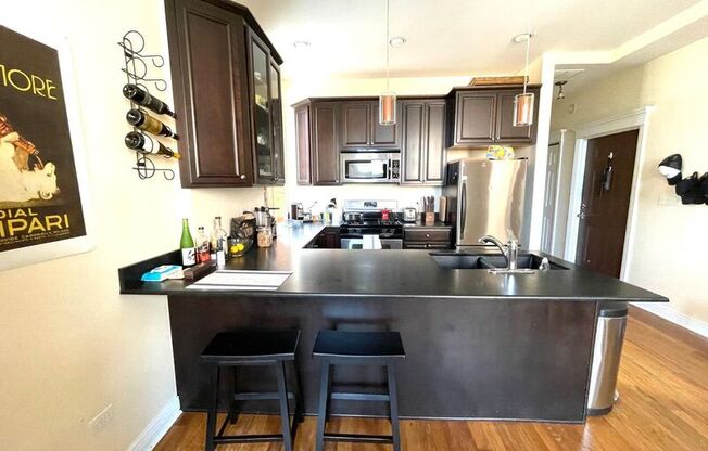 932 N. Noble, 2F