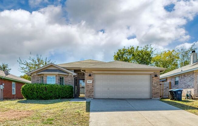 Move in Ready! 3 Bed/ 2 Bath in White Settlement