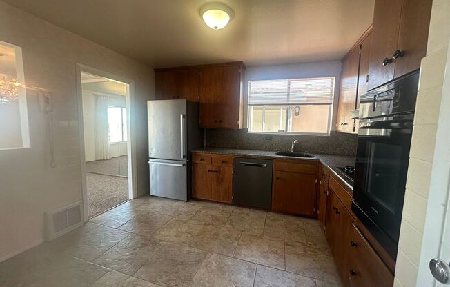 3 beds, 2 baths, $4,000