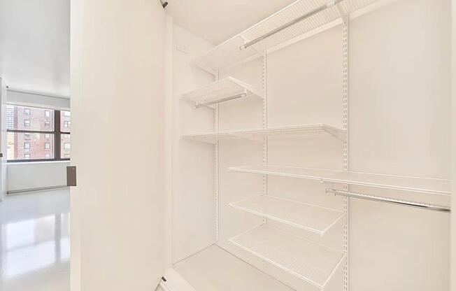 2 beds, 1 bath, $6,400, Unit 1803