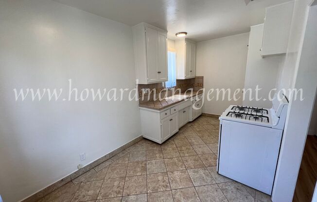 2 beds, 1 bath, 850 sqft, $2,695, Unit 06