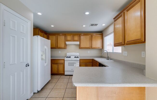 4 beds, 2.5 baths, $1,900