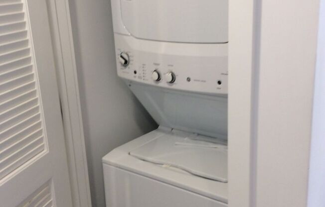 Studio, 1 bath, 575 sqft, $1,425, Unit Unit 407