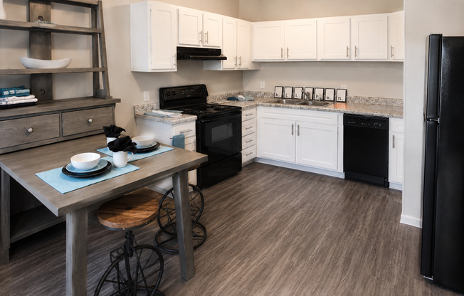 3 beds, 1.5 baths, 1,000 sqft, $1,323, Unit 454-B