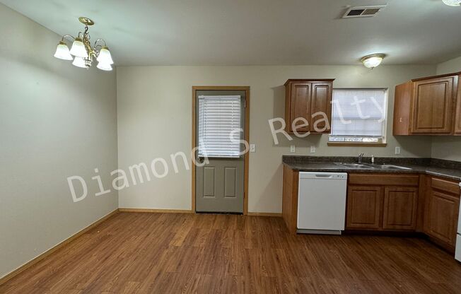 2 beds, 1.5 baths, $750, Unit 311