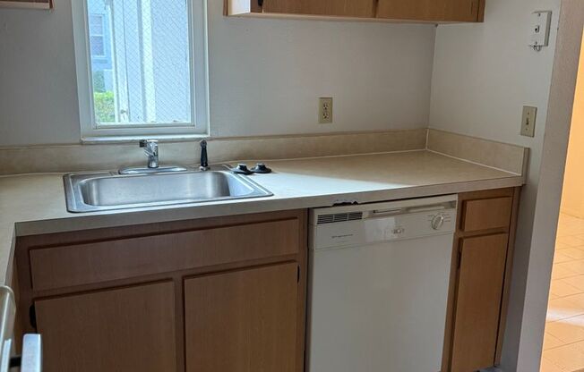 2 beds, 2 baths, $1,200