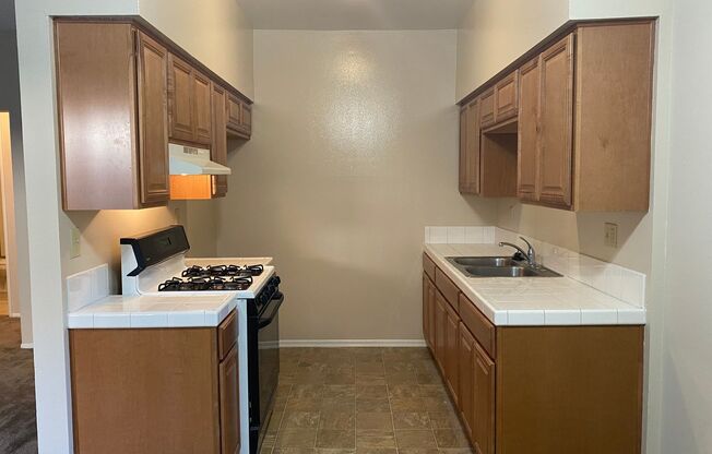 1 bed, 1 bath, $1,895, Unit M