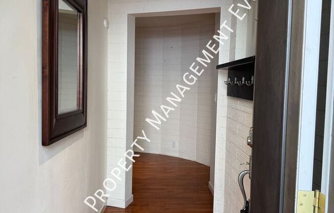 8032 N 10 ST
