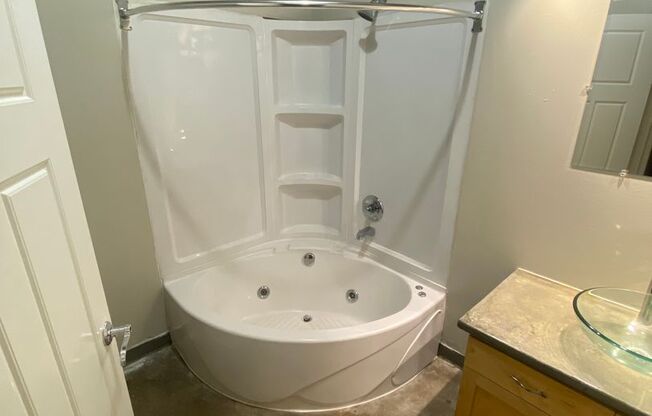 2 beds, 2 baths, 1,100 sqft, $850, Unit 616