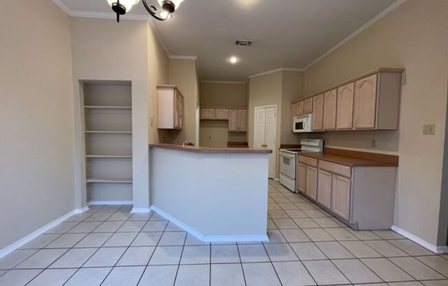 3 beds, 2.5 baths, 1,682 sqft, $2,095, Unit 819