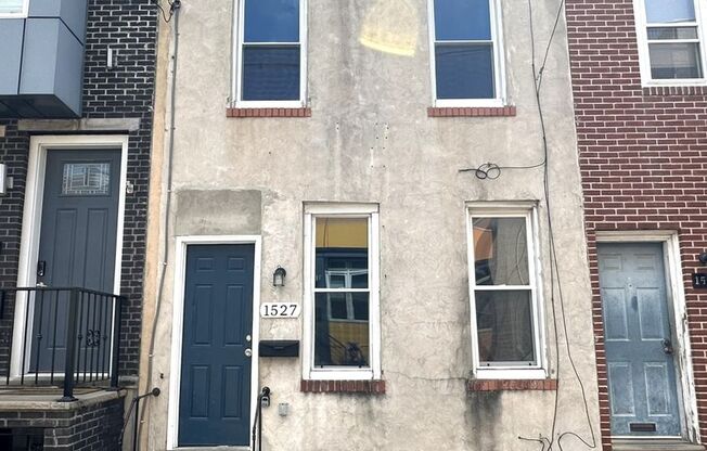 Gorgeous 3-Bedroom Townhouse in Point Breeze! Available NOW!