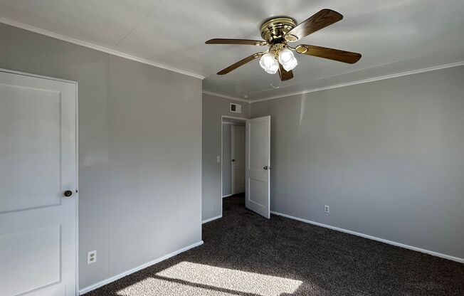 2 beds, 1 bath, $1,325