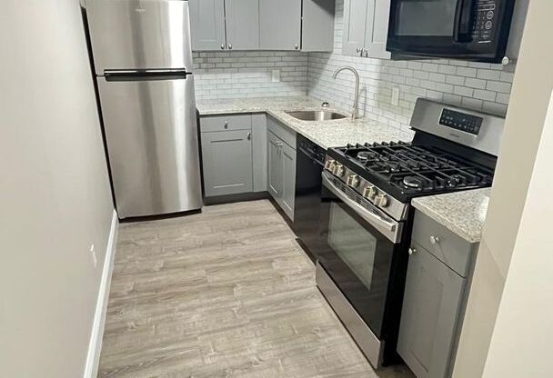 2 beds, 1 bath, 680 sqft, $2,500, Unit 25-25