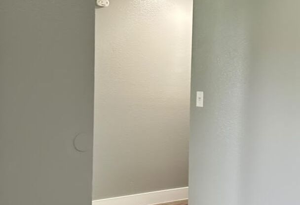 3 beds, 1 bath, 945 sqft, $1,600, Unit 1326 L1