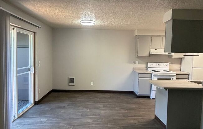 2 beds, 2 baths, 1,070 sqft, $1,595, Unit 18-201