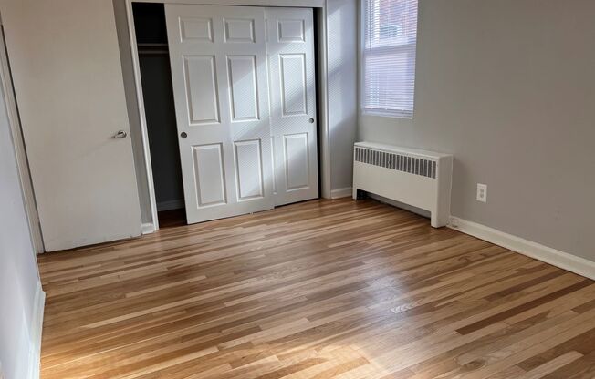 2 beds, 1 bath, 730 sqft, $2,145, Unit B4-4