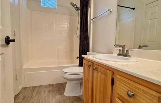 2 beds, 2 baths, $1,550, Unit Building 1