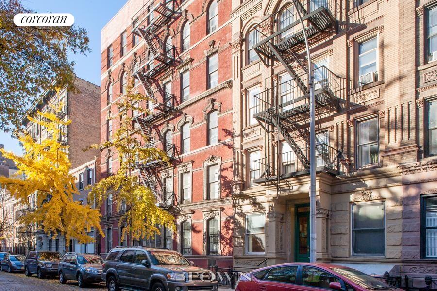 257 W 12 ST