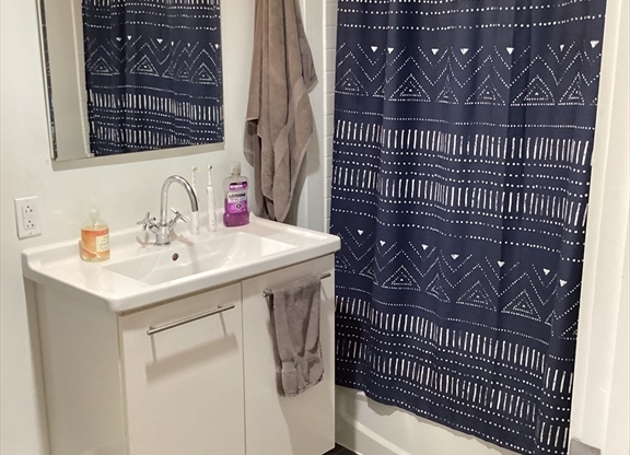 1 bed, 1.5 baths, 948 sqft, $4,150, Unit 133