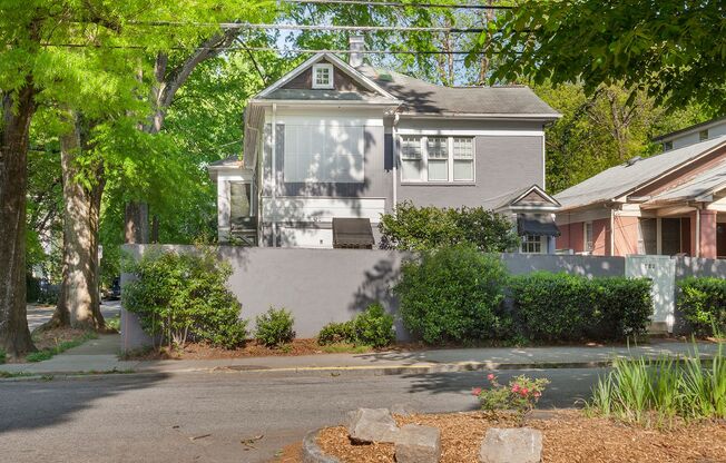 Spacious 1/1 Condo w/ Enclosed Patio & Off-Street Parking in Great Location!!