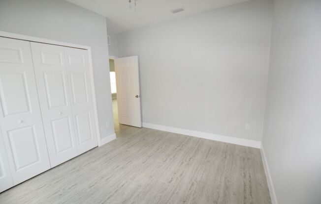 3 beds, 2 baths, $1,900, Unit # #B