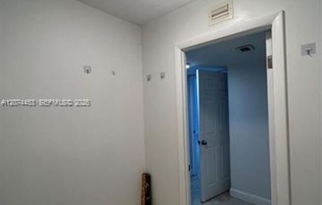 2 beds, 2 baths, $3,550, Unit # 423
