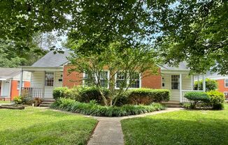 Gorgeous 2BR/1BA Duplex near Selwyn and Park Rd Hotspots!