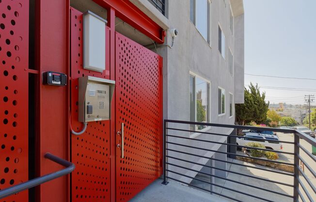 370 Staten Ave