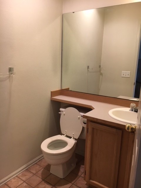 Bright & Open Concept 3 Bedroom 2.5 Bath Townhome in Gated Community