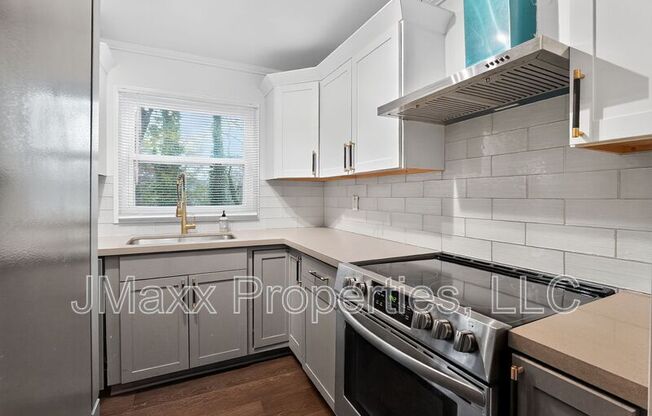 1068 REBEL FRST DR SE