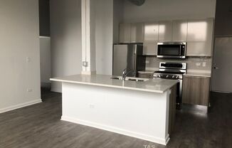 932 W Dakin St.