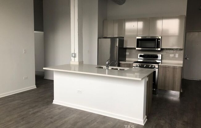932 W Dakin St.