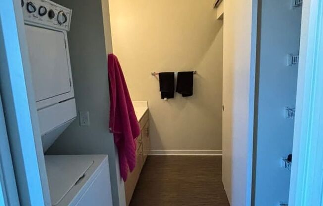 2 beds, 1 bath, 793 sqft, $1,900, Unit 507