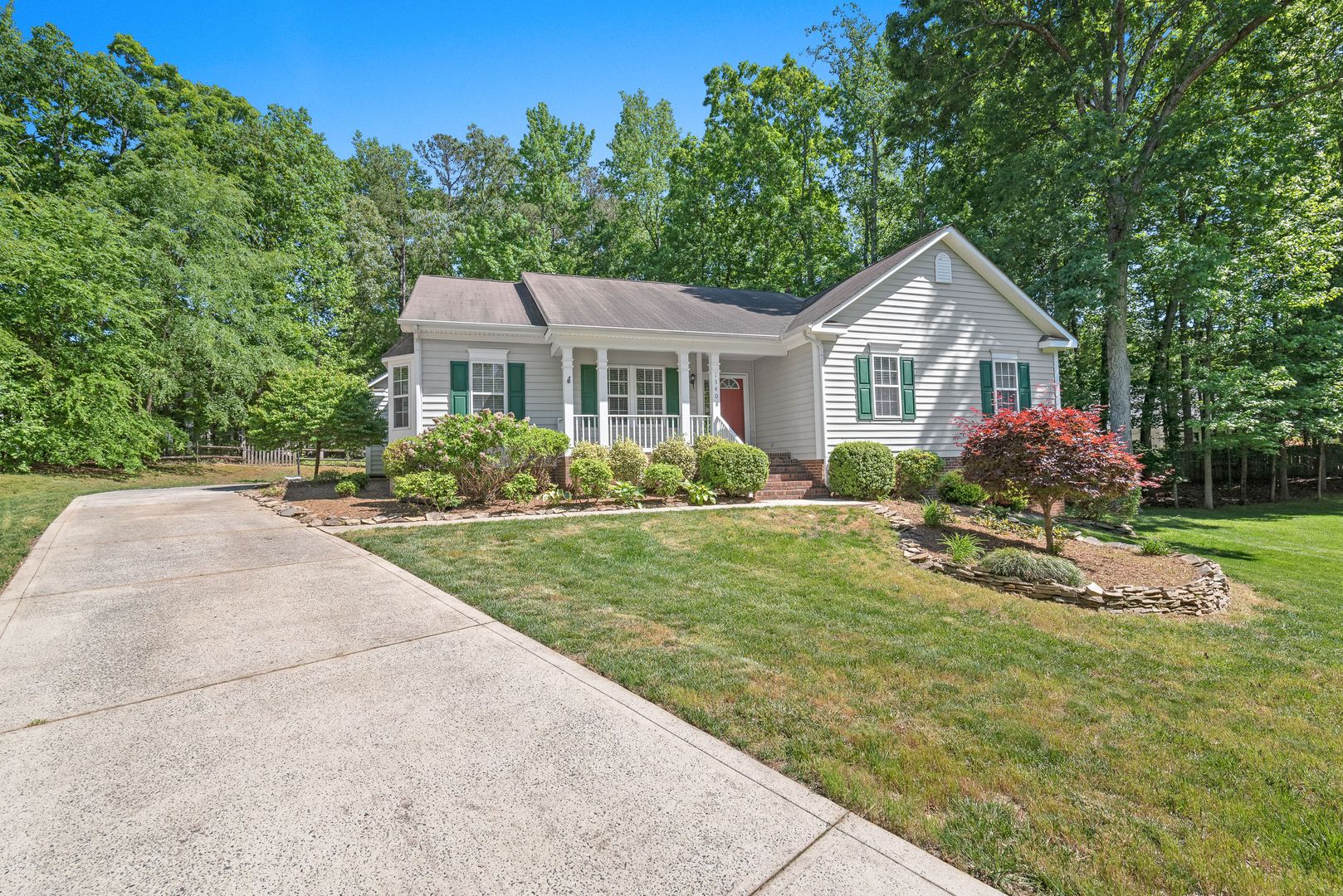 (Coming Soon) 3 Bedroom w/ 2 car Garage (Landscaping is included)
