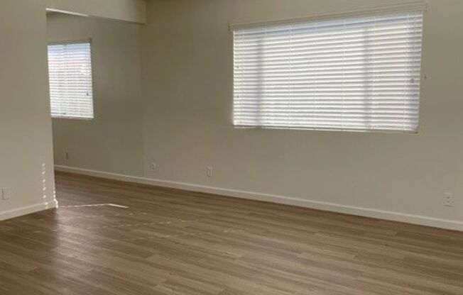 1 bed, 1 bath, 700 sqft, $2,400