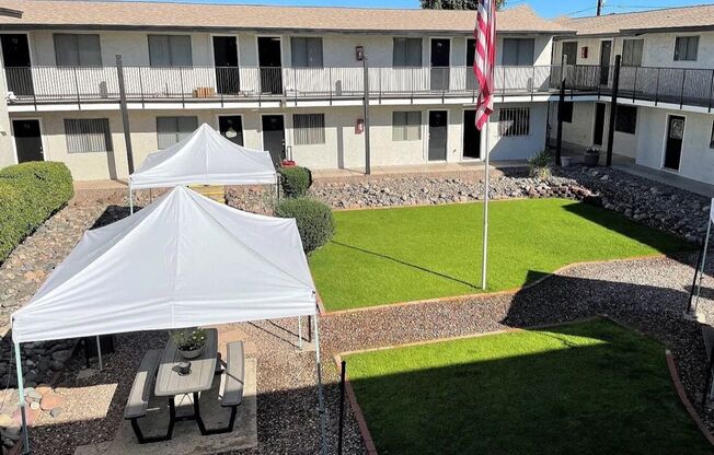 Studio, 1 bath, 400 sqft, $899, Unit 44