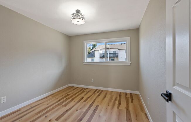 3 beds, 1 bath, 864 sqft, $1,625, Unit #43