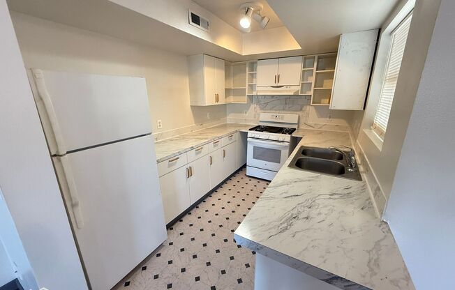 MOVE IN SPECIAL!! PRICE DROP! Modern Townhouse Living – 3 Beds, 2.5 Baths, Great Layout!