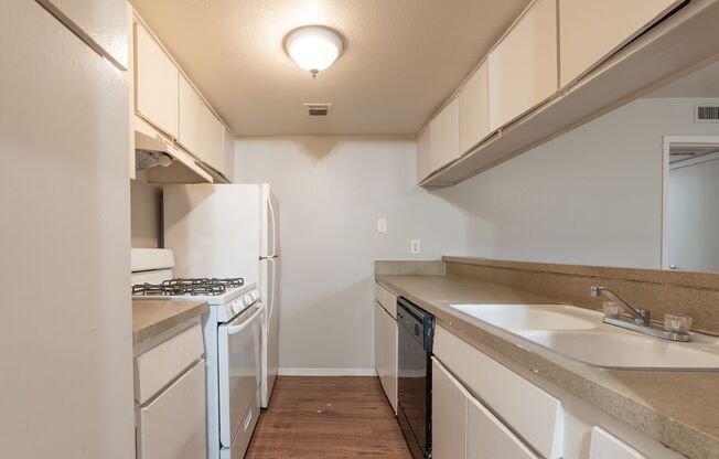 1 bed, 1 bath, 614 sqft, $950, Unit 105