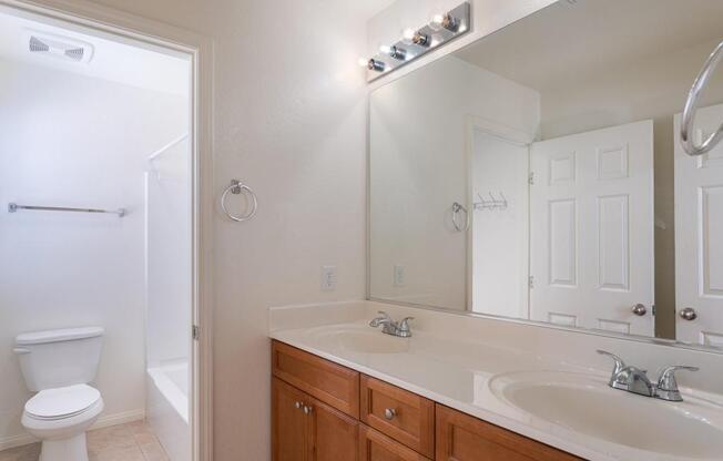 3 beds, 2 baths, 1,764 sqft, $2,100