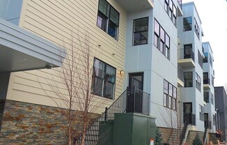 2 beds, 2 baths, 1,000 sqft, $3,300, Unit 4