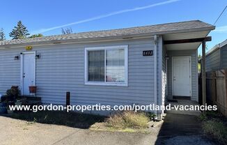 $1,195.00 - SE 60th Ave - 1 bedroom unit in single level duplex