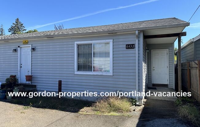 $1,195.00 - SE 60th Ave - 1 bedroom unit in single level duplex