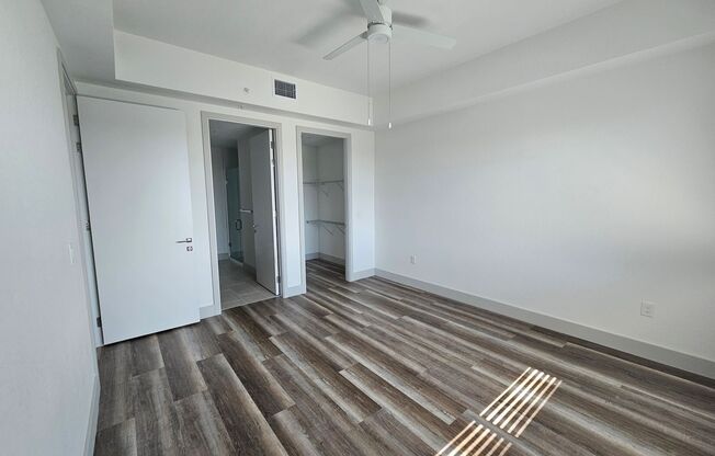 2 beds, 2 baths, 1,063 sqft, $2,355, Unit 420-2211