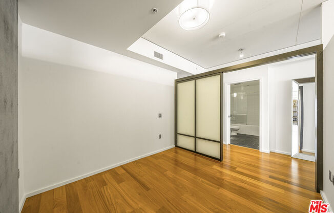 2 beds, 2 baths, 1,170 sqft, $4,000, Unit 1810