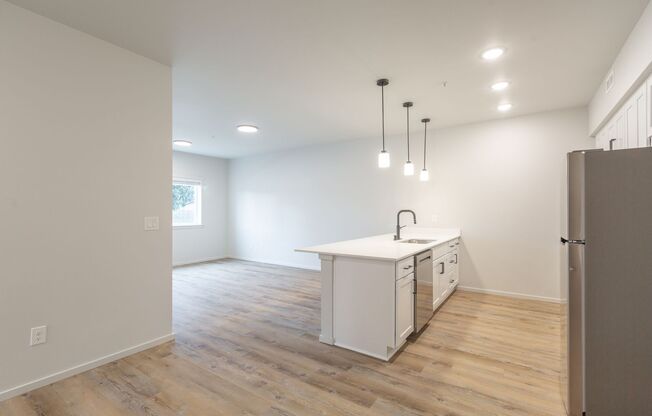2 beds, 1.5 baths, 921 sqft, $1,795, Unit 103