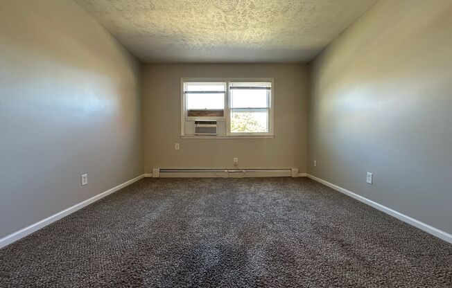 2 beds, 1 bath, $925, Unit 6