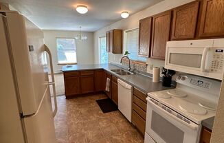 2 beds, 1 bath, $1,600, Unit 201